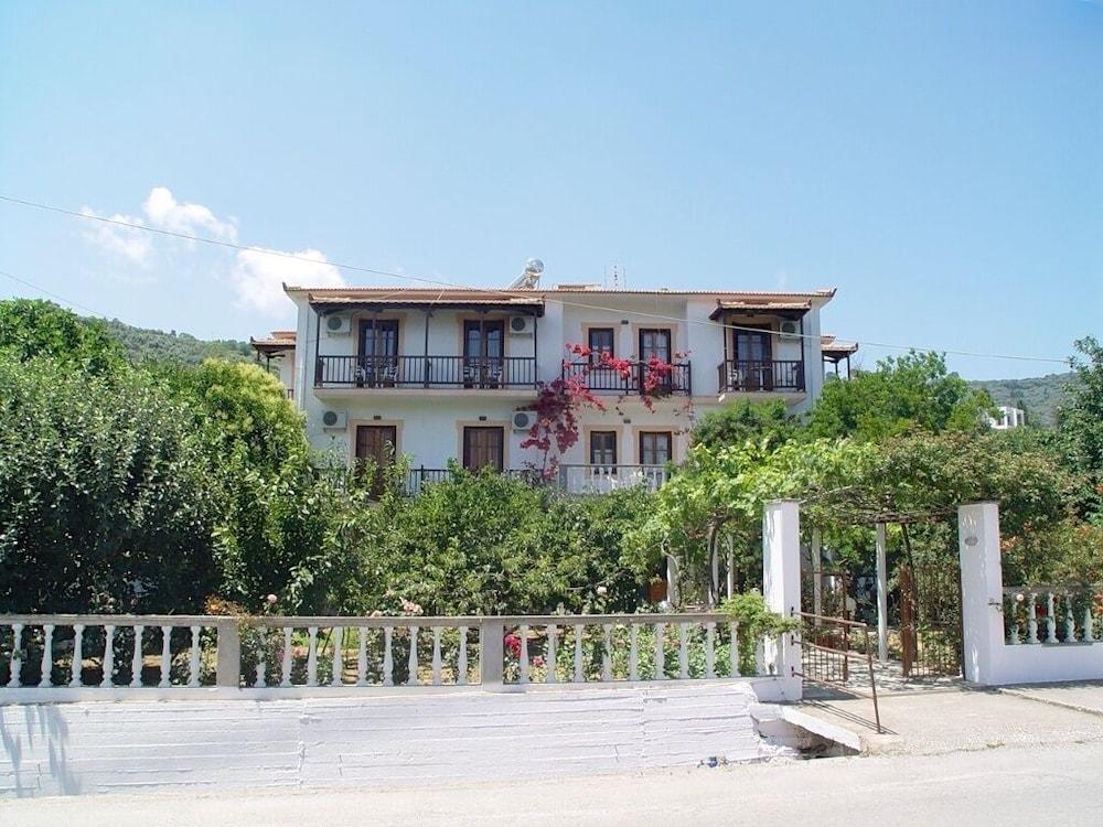 Guesthouse Christos Skopelos Town Exterior photo