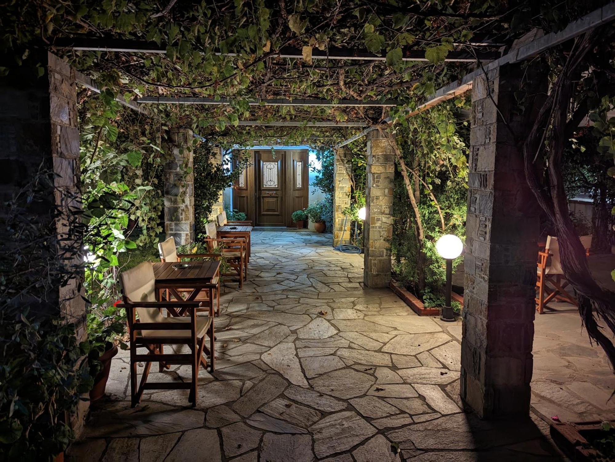 Guesthouse Christos Skopelos Town Exterior photo